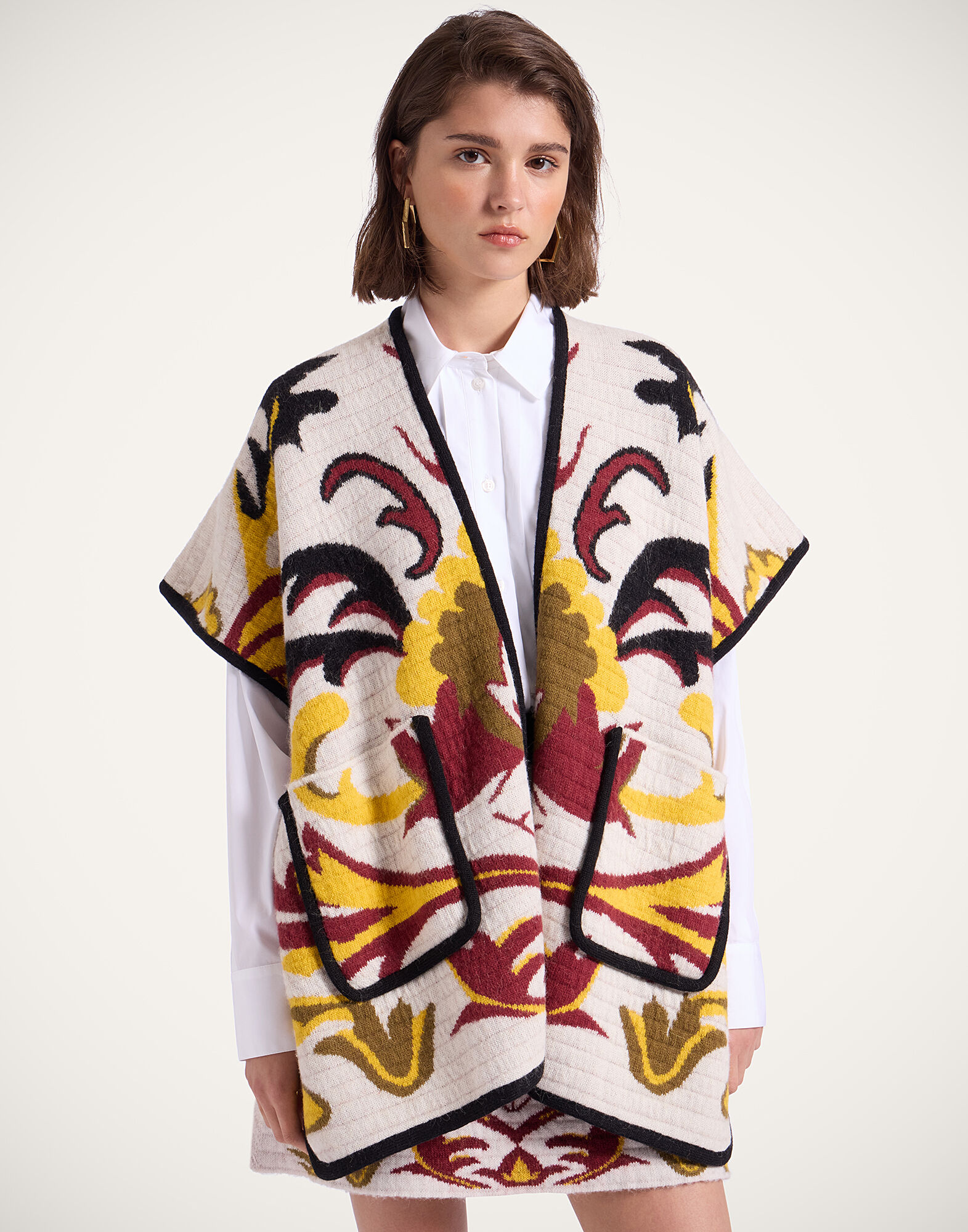 La DoubleJ In My Power Knit Scarf Cape Multicolor Ivory & Red SCA0083KNI177VA402BR05