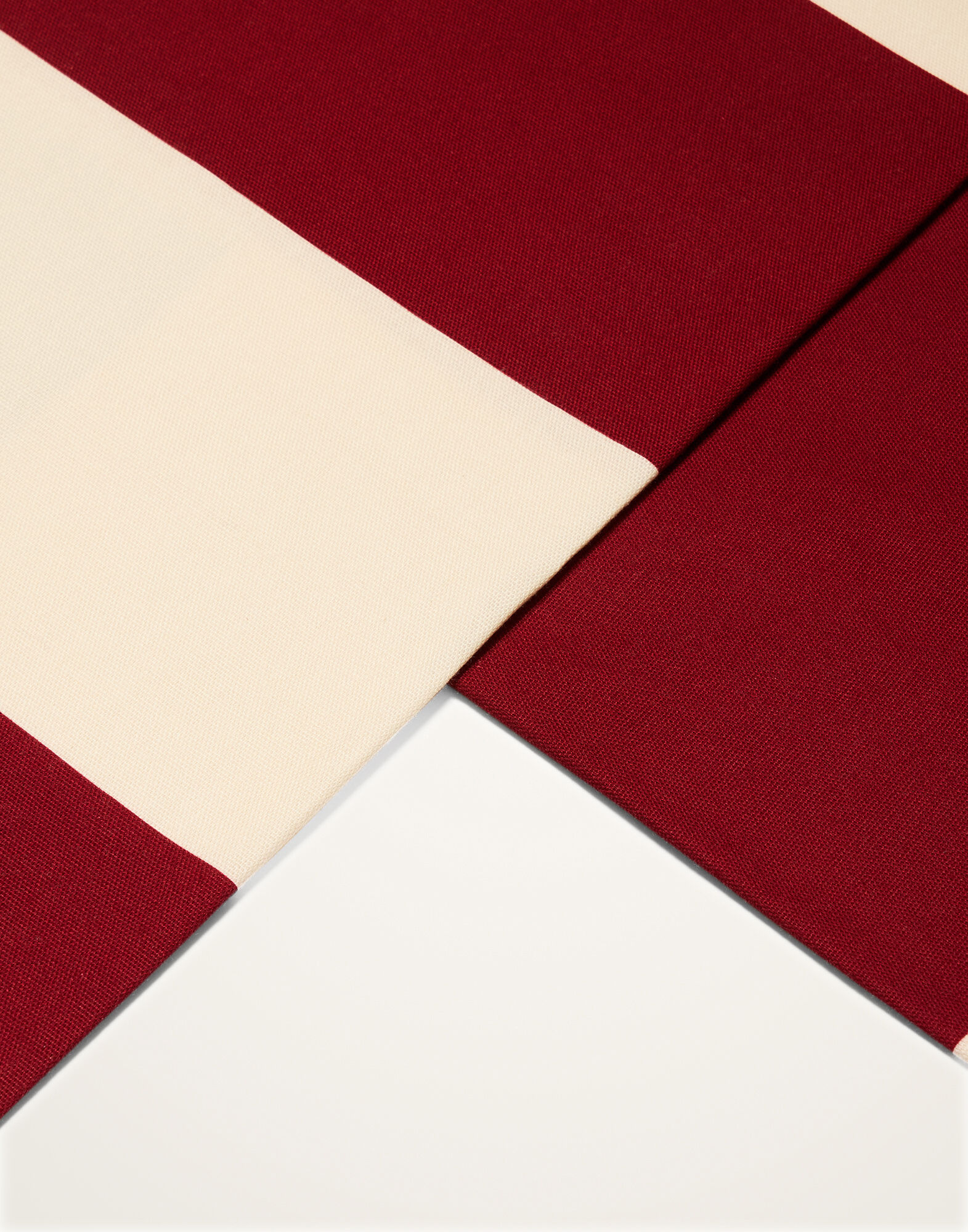 La DoubleJ Medium Tablecloth Contrada Bordeaux TBC0019COT073CTD01RE02